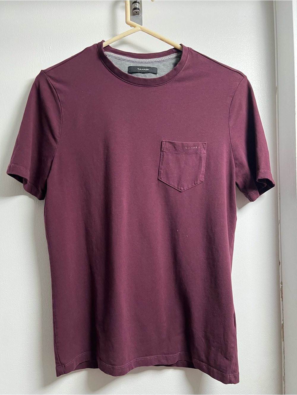 Tahari Men's Crew Neck Pocket T-Shirt - Burgundy